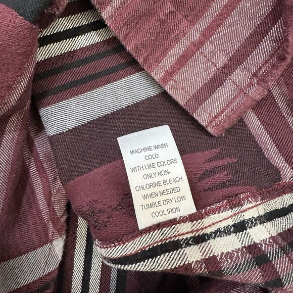 On the Byas Mens Plaid Button Shirt S Southwestern Aztec Skater Barn Chore Rodeo - Picture 8 of 9